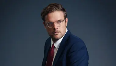 Rich people are stealing from you and blaming brown people and trans people and some people believe them aaahhhhhh!